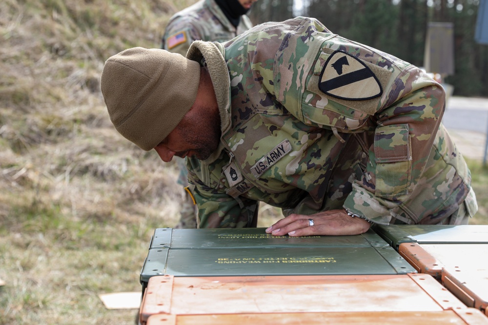 Col. John B. Mountford Visits with 1st Cavalry Division Ammunitions Specialists at Aerial Gunnery