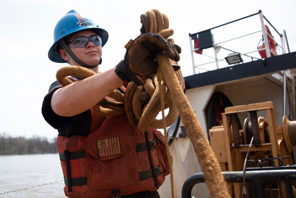 USCGC William Tate Works on Buoys on Delaware River