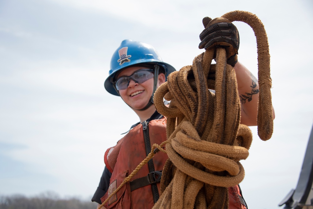 USCGC William Tate Works on Buoys on Delaware River