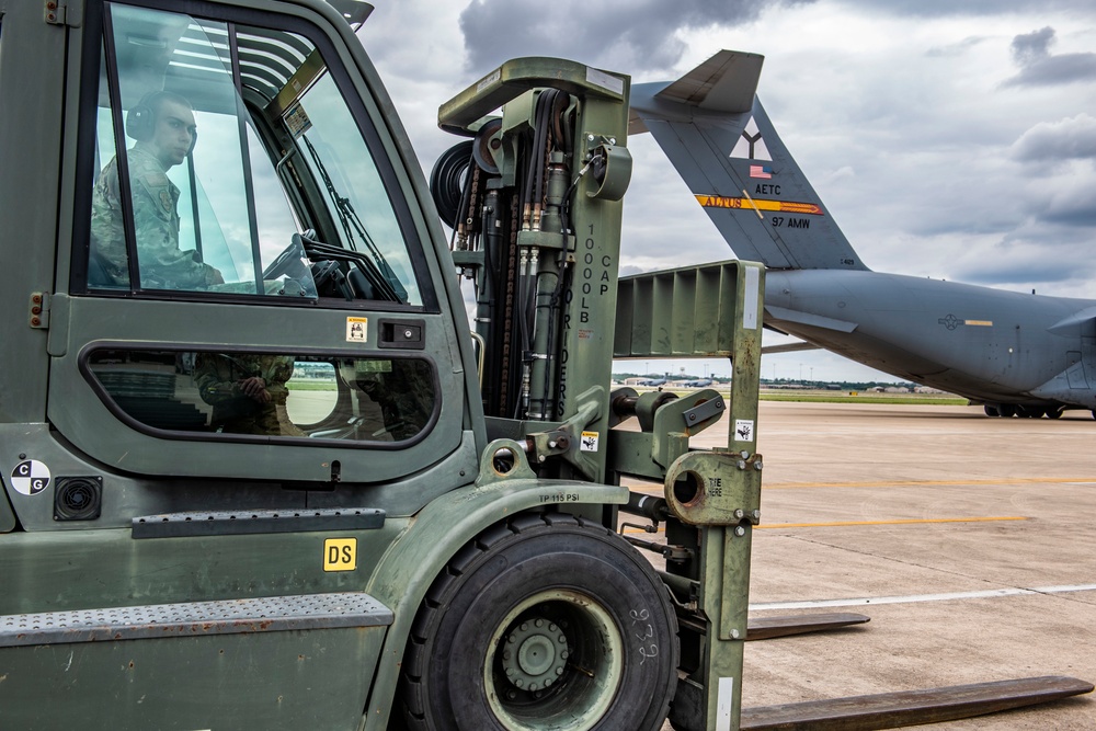 Task Force Red Mammoth lands at Kelly Field