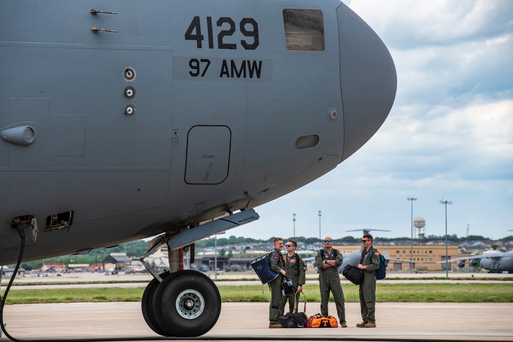 Task Force Red Mammoth lands at Kelly Field