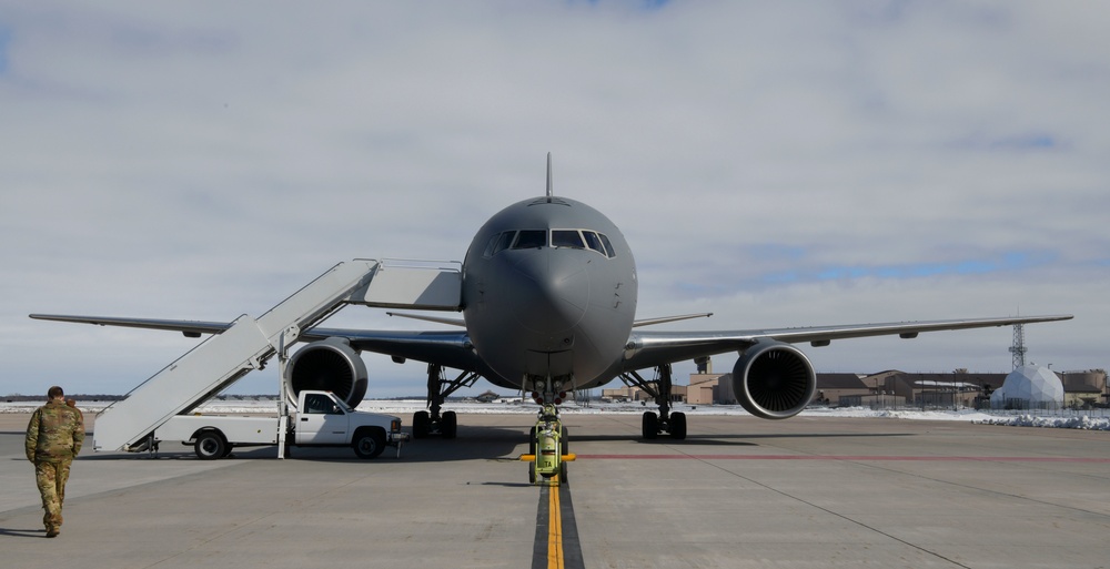 905th Air Refueling Squadron Lands at Grand Forks AFB