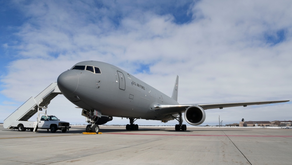 905th Air Refueling Squadron Lands at Grand Forks AFB