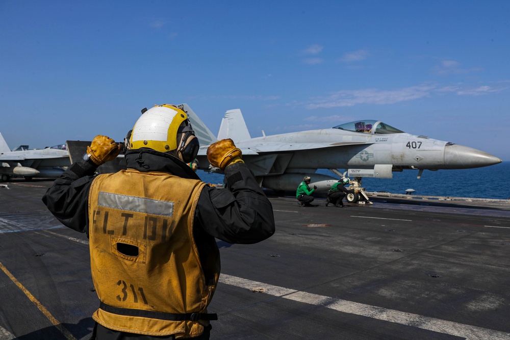 Abraham Lincoln conducts flight operations