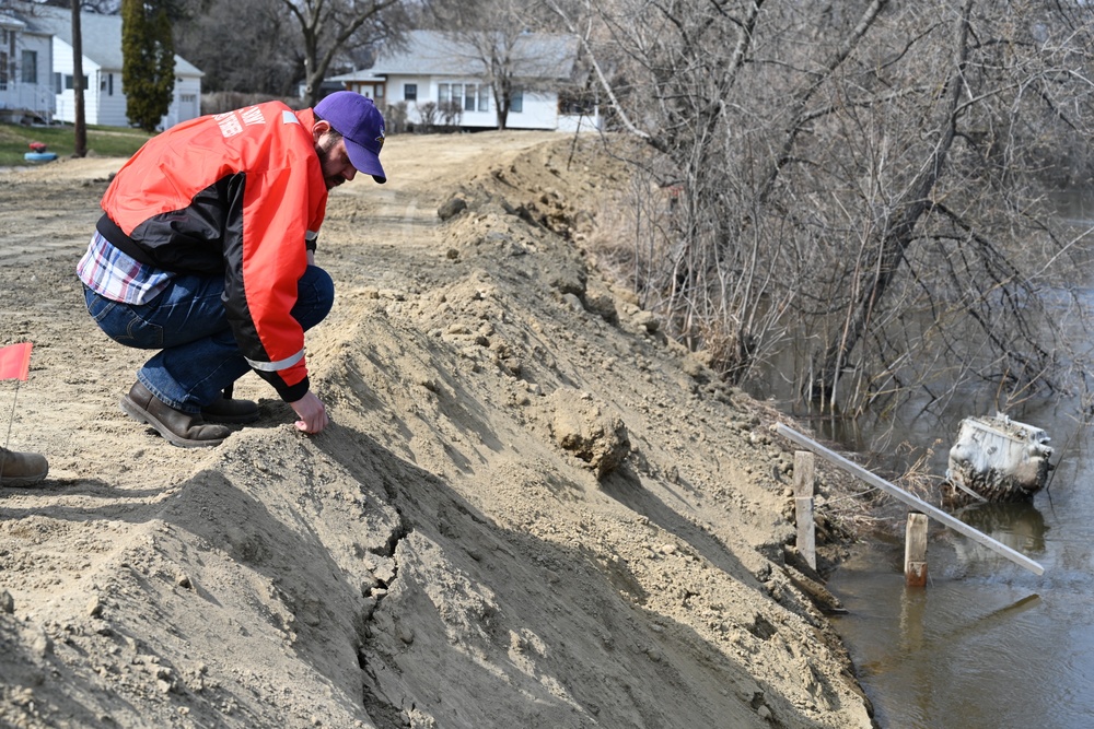 U.S. Army Corps of Engineers, St. Paul District supports North Dakota flood fight