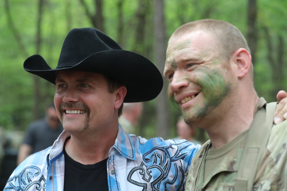 John Rich visits Fort Campbell, performs for Screaming Eagle Soldiers