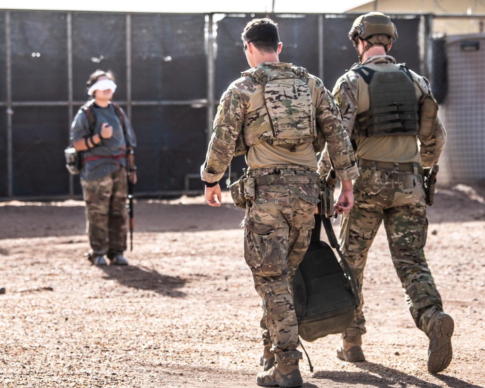 409th Explosive Ordnance Disposal conducts hostage rescue exercise
