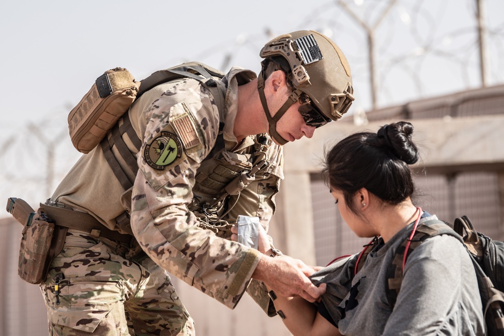 409th Explosive Ordnance Disposal conducts hostage rescue exercise