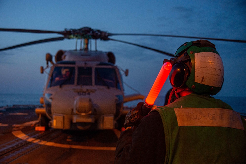 USS Jason Dunham (DDG 109) Conducts Flight Operations