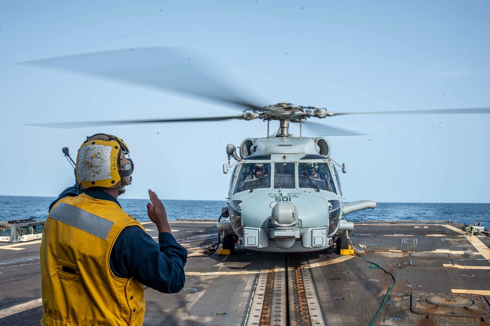 USS Jason Dunham (DDG 109) Conducts Flight Operations