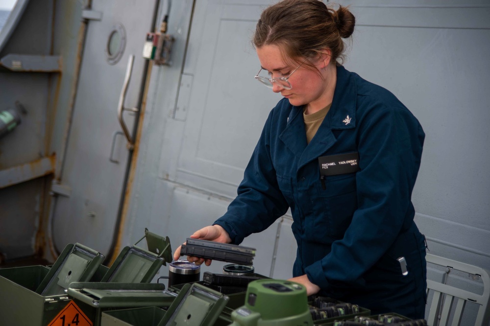 USS Jason Dunham (DDG 109) Conducts a Gun Shoot