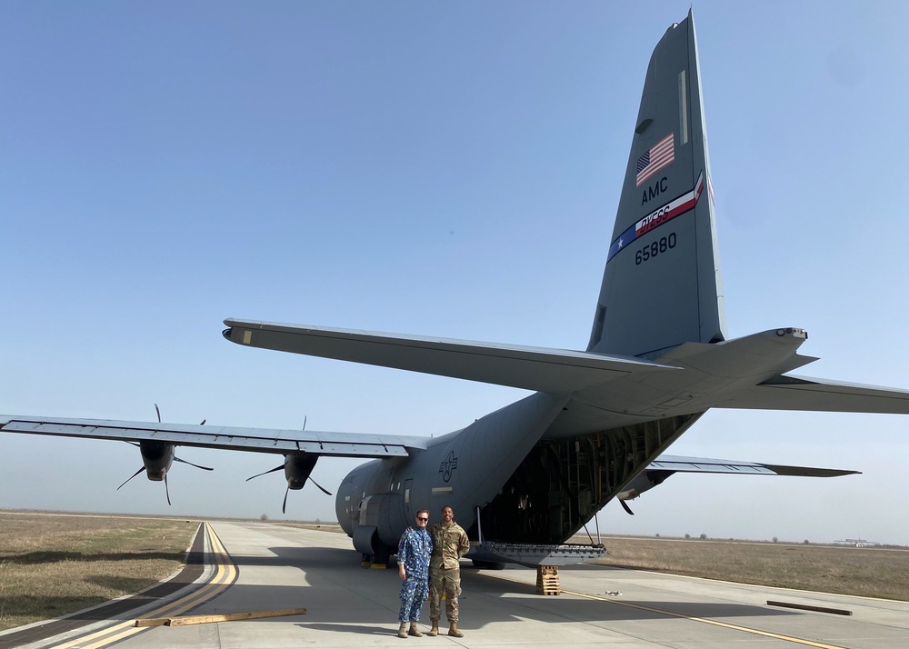 Romanian, U.S. lieutenants personify NATO alliance