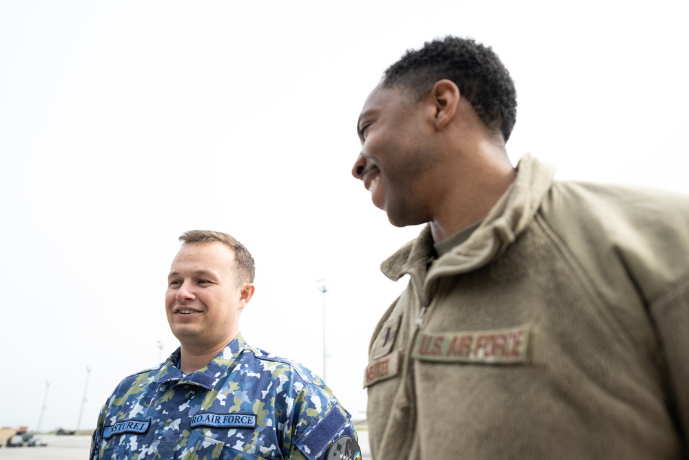 Romanian, U.S. lieutenants personify NATO alliance