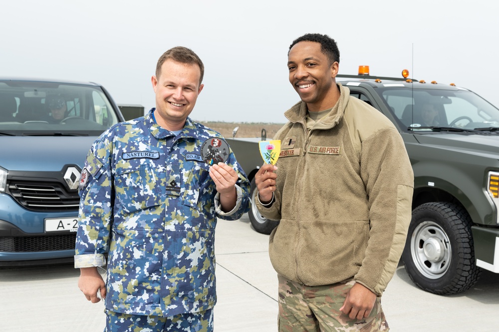 Romanian, U.S. lieutenants personify NATO alliance