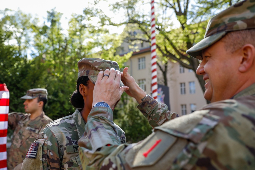 1ID 1st Lt. Promotes to the rank of Capt.