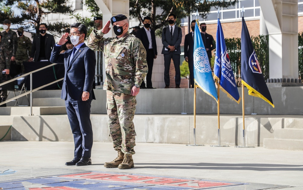 UNC/CFC/USFK Commander Farewells ROK Defense Minister