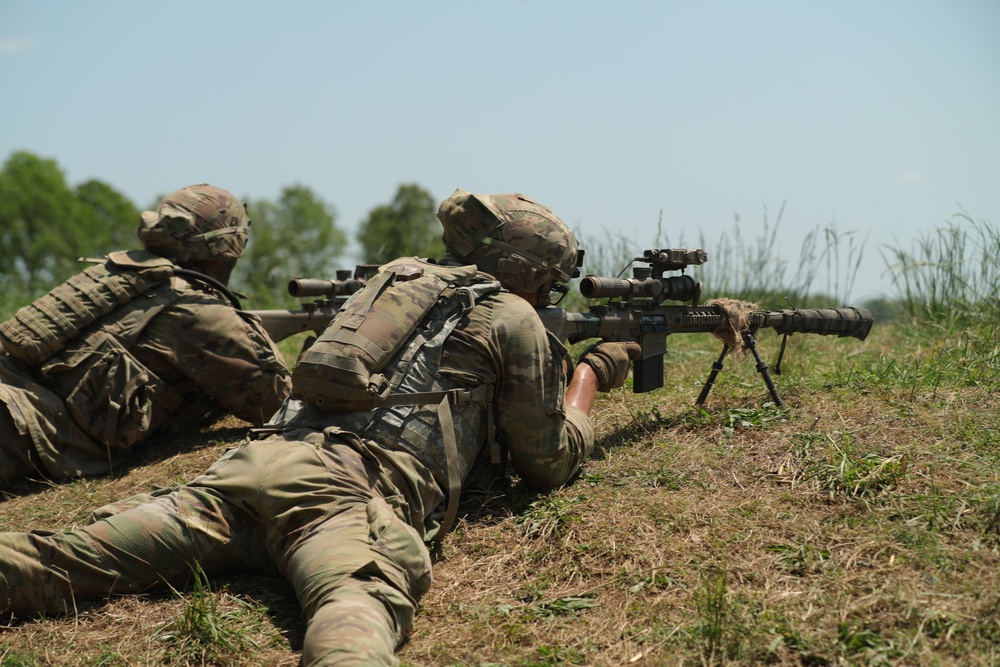 Soldiers of 1-32 CAV sniper section cross train during OLEII