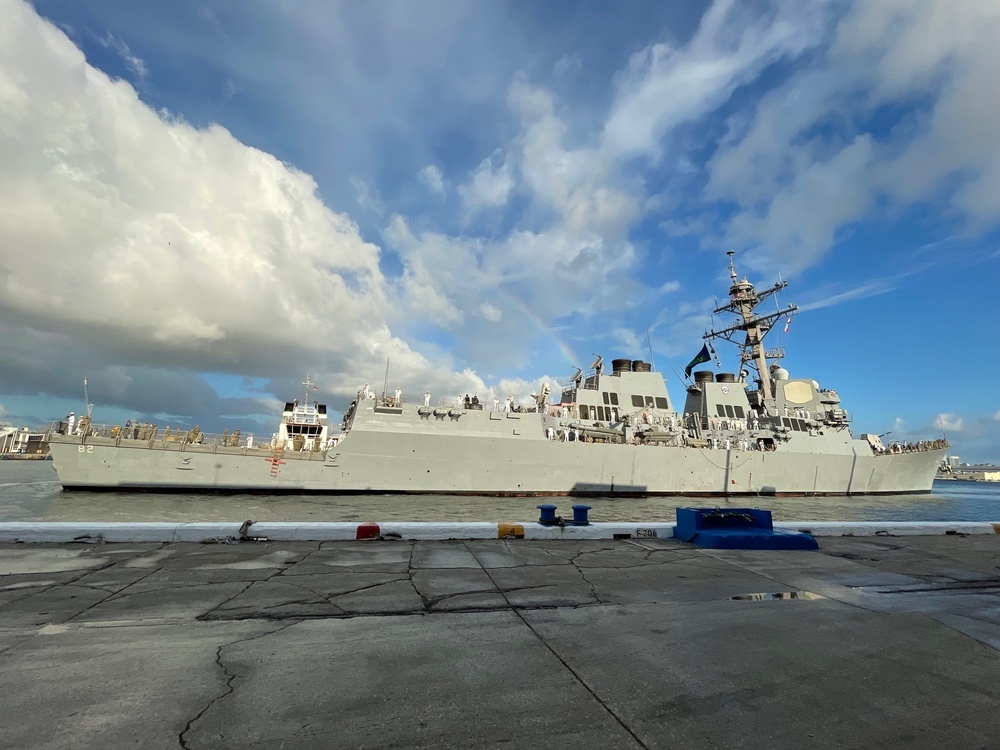 DDGs Lassen and Delbert Black Arrive to Fort Lauderdale for Fleet Week