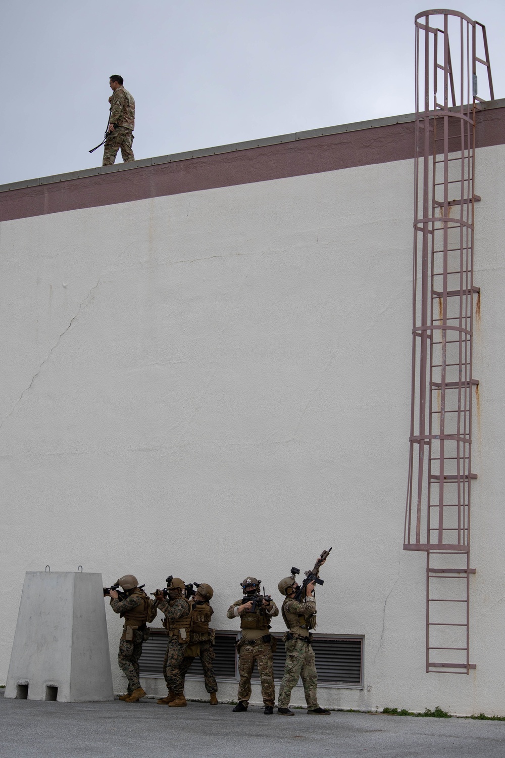 III MEF Reconnaissance and Army Special Forces Train Together