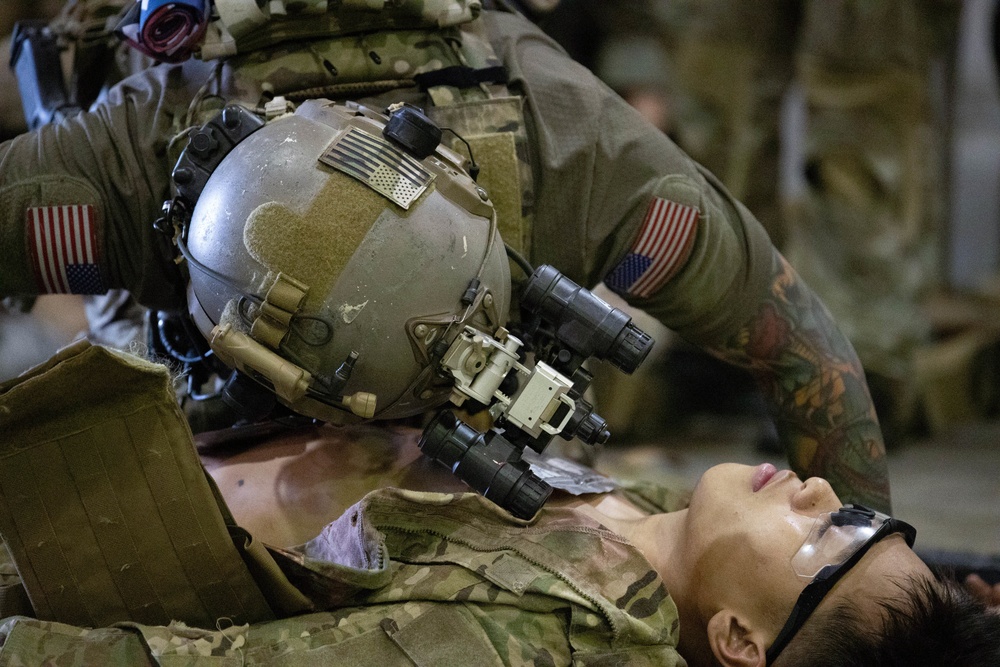 III MEF Reconnaissance and Army Special Forces Train Together