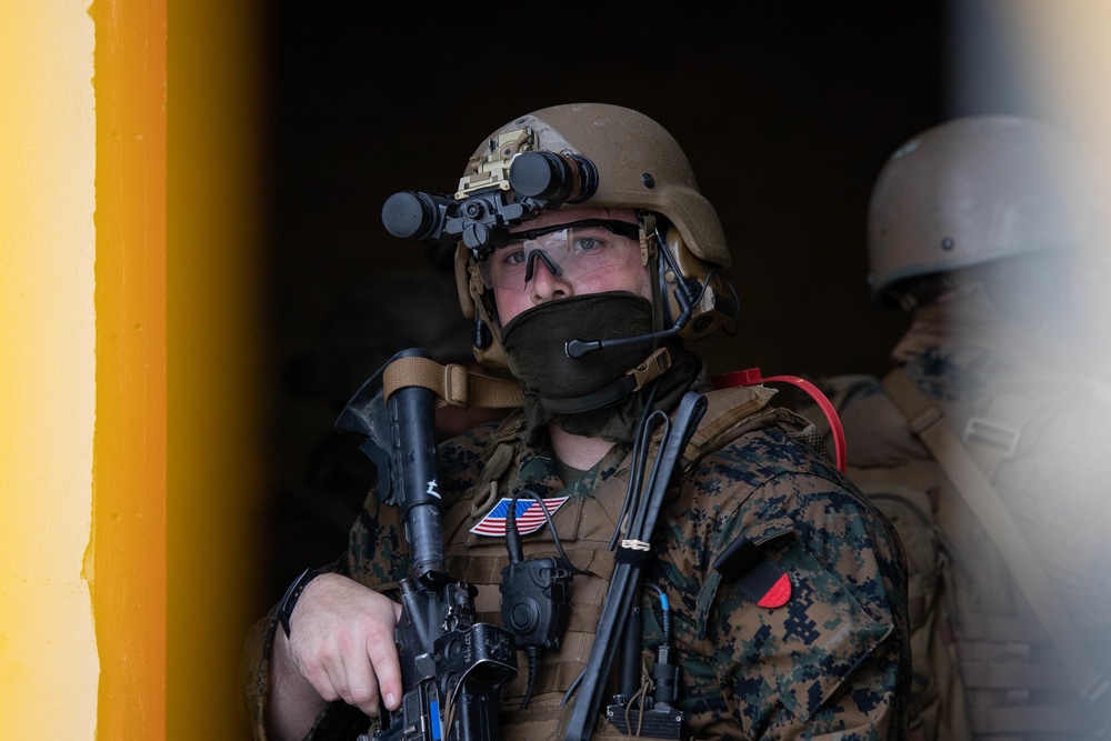 III MEF Reconnaissance and Army Special Forces Train Together