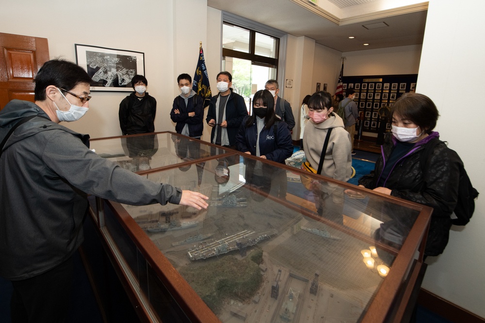 CFAY hosts tour for Twitter followers