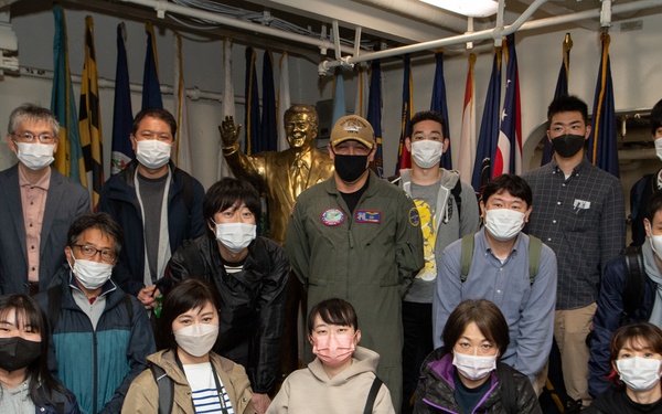 CFAY hosts tour for Twitter followers