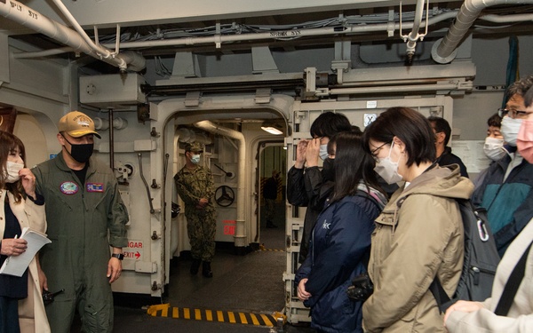 CFAY hosts tour for Twitter followers