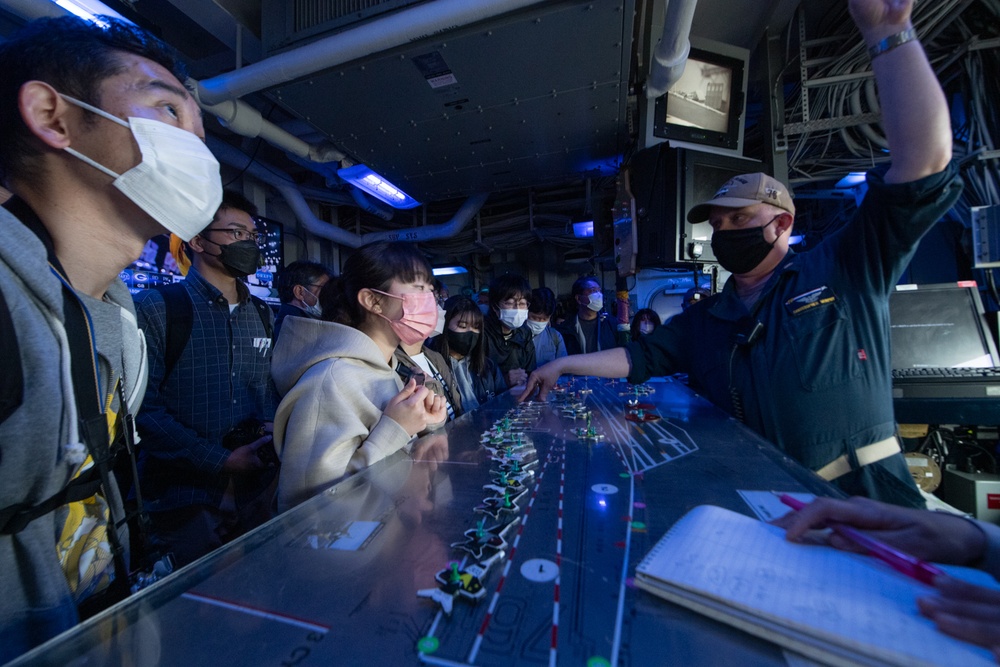 CFAY hosts tour for Twitter followers