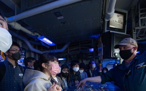 CFAY hosts tour for Twitter followers