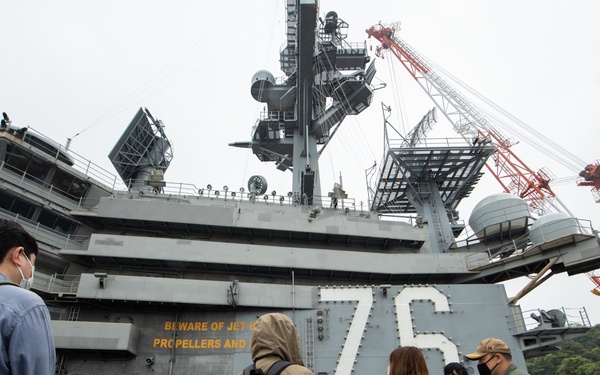 CFAY hosts tour for Twitter followers