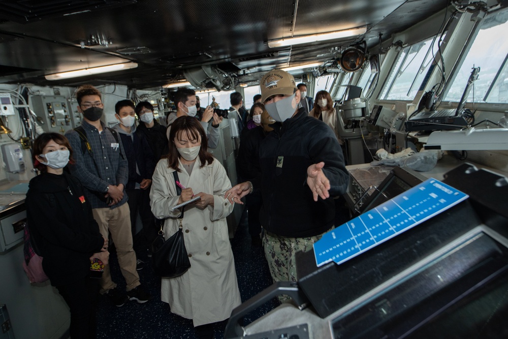 CFAY hosts tour for Twitter followers