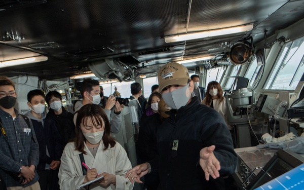 CFAY hosts tour for Twitter followers