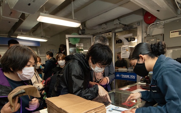 CFAY hosts tour for Twitter followers