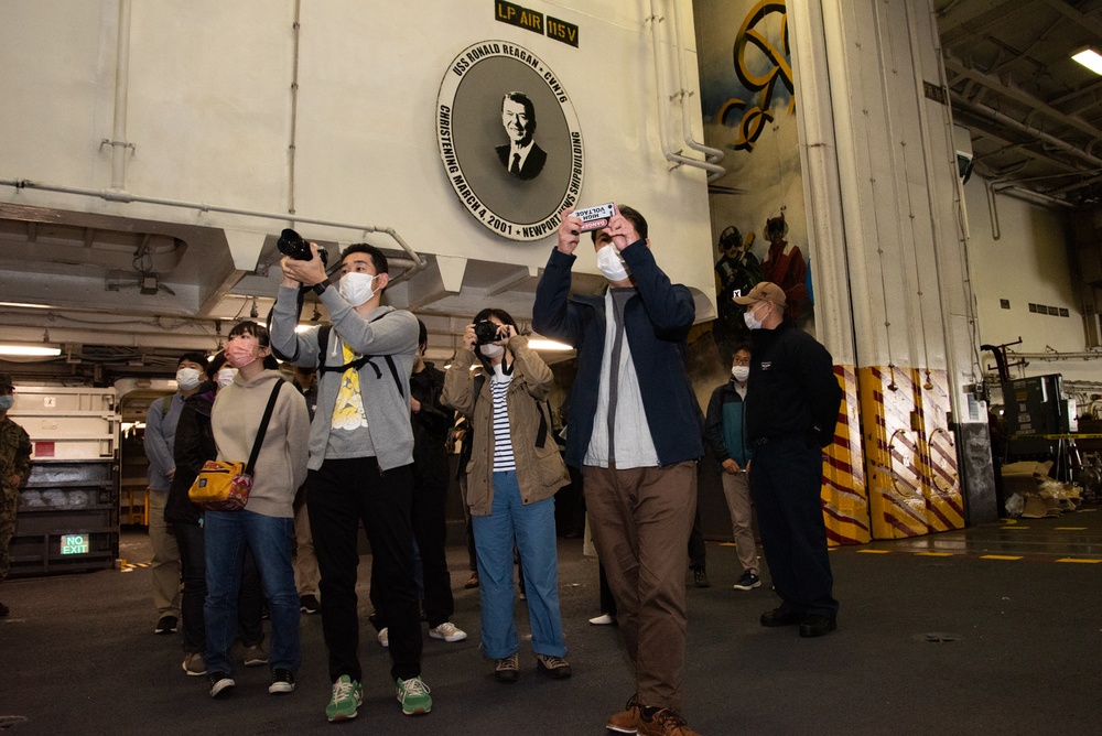 CFAY hosts tour for Twitter followers