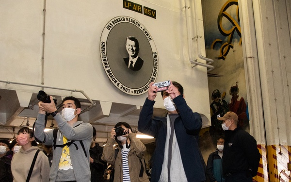 CFAY hosts tour for Twitter followers