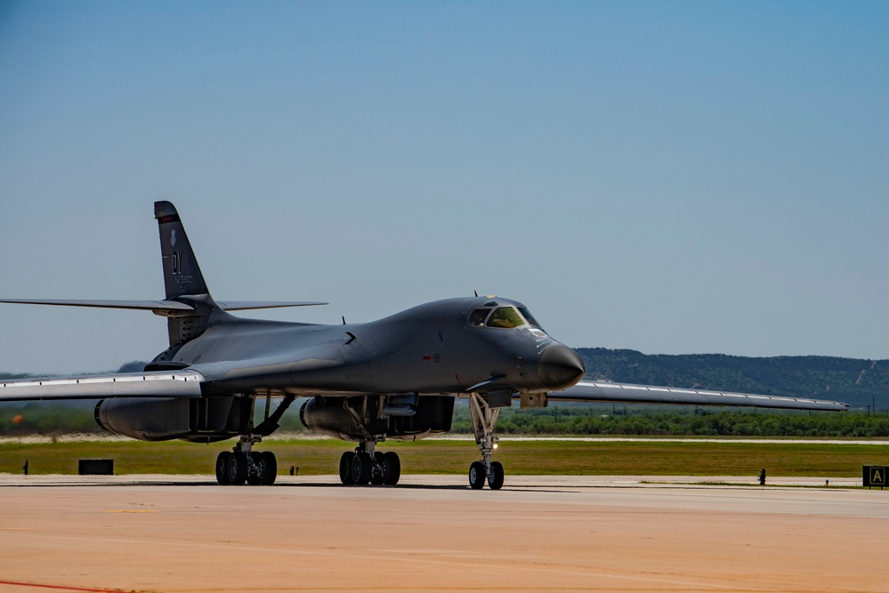 8th Air Force Leadership Visits Dyess AFB