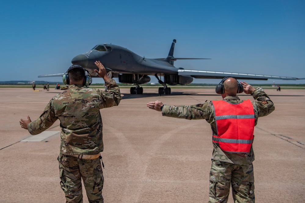 8th Air Force Leadership Visits Dyess AFB