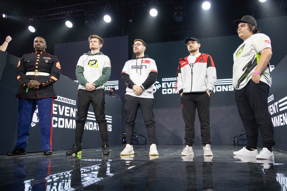 U.S Marine Presents award to Esport Competitors