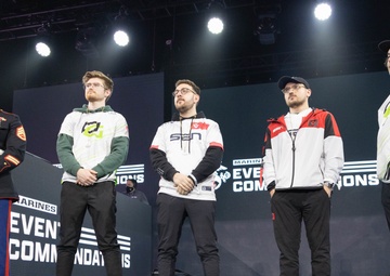 U.S Marine Presents award to Esport Competitors