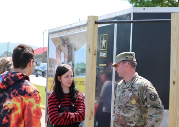 Jacksonville State University Army ROTC hosts fight night recruiting event