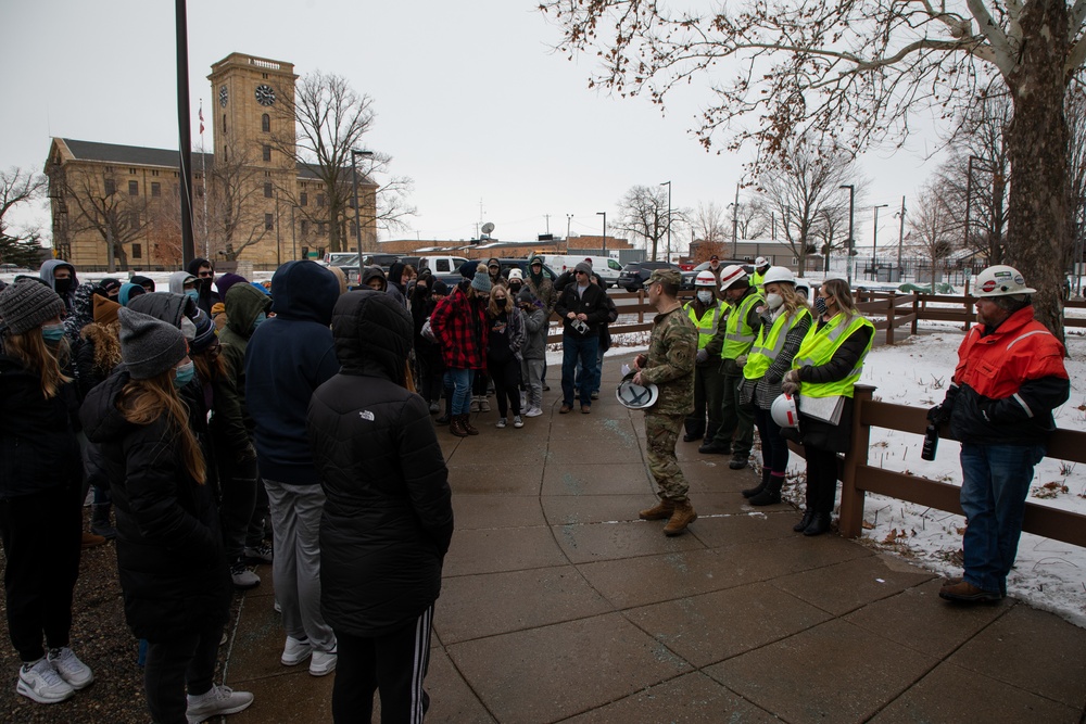 Students Explore Bottom of Mississippi River in Dewatered Lock 15