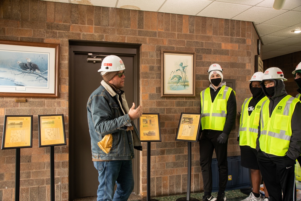 Students Explore Bottom of Mississippi River in Dewatered Lock 15