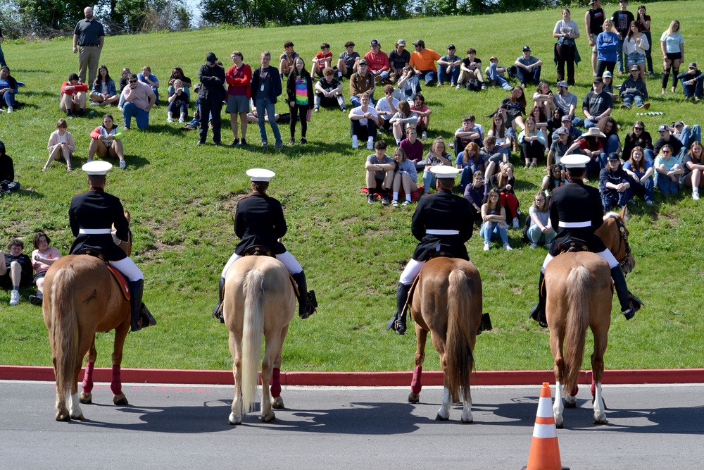 Mounted Color Guard highlights school visit in RS Louisville
