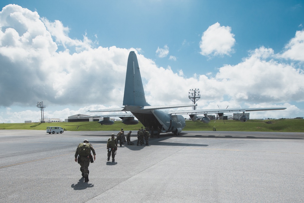 3d Reconnaissance Battalion Conducts Deliberate Water Parachute Operations