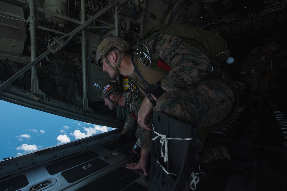 3d Reconnaissance Battalion Conducts Deliberate Water Parachute Operations