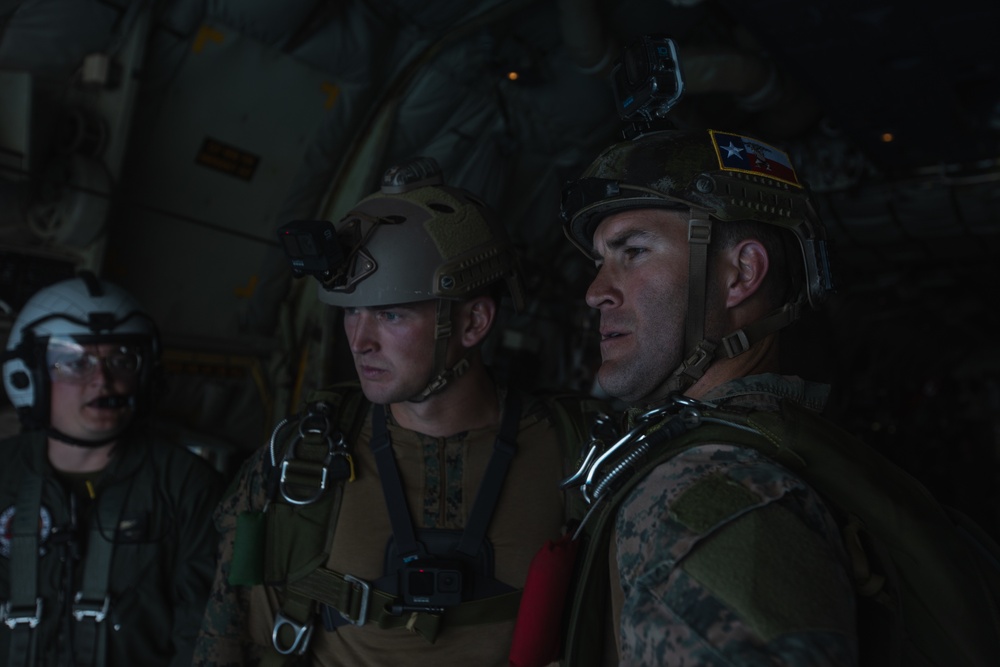 3d Reconnaissance Battalion Conducts Deliberate Water Parachute Operations