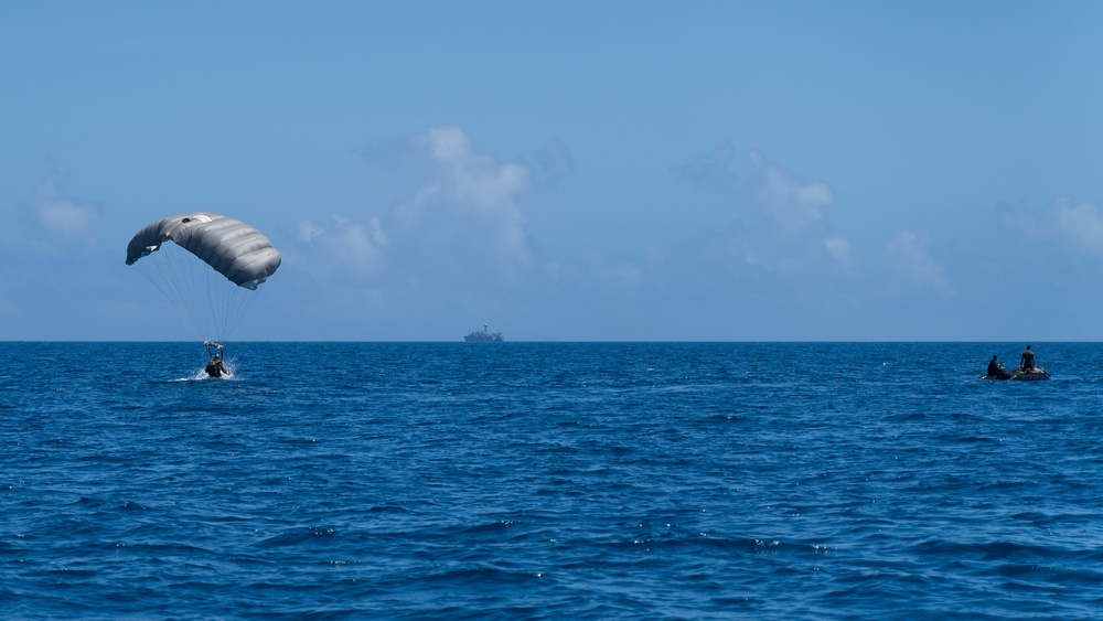 3d Reconnaissance Battalion Conducts Deliberate Water Parachute Operations