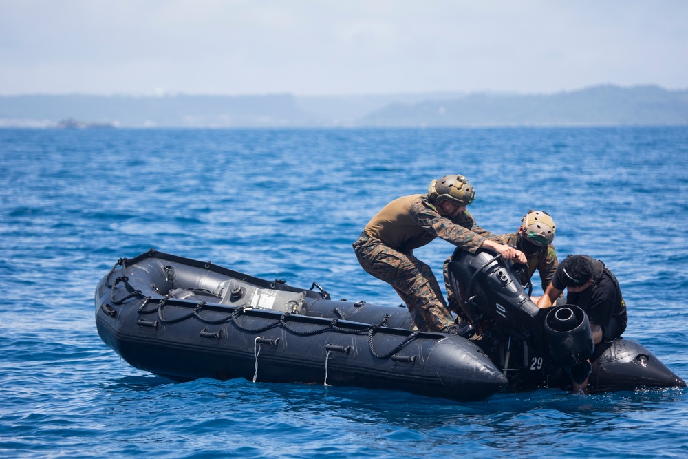 3d Reconnaissance Battalion Conducts Deliberate Water Parachute Operations