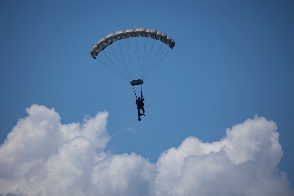 3d Reconnaissance Battalion Conducts Deliberate Water Parachute Operations